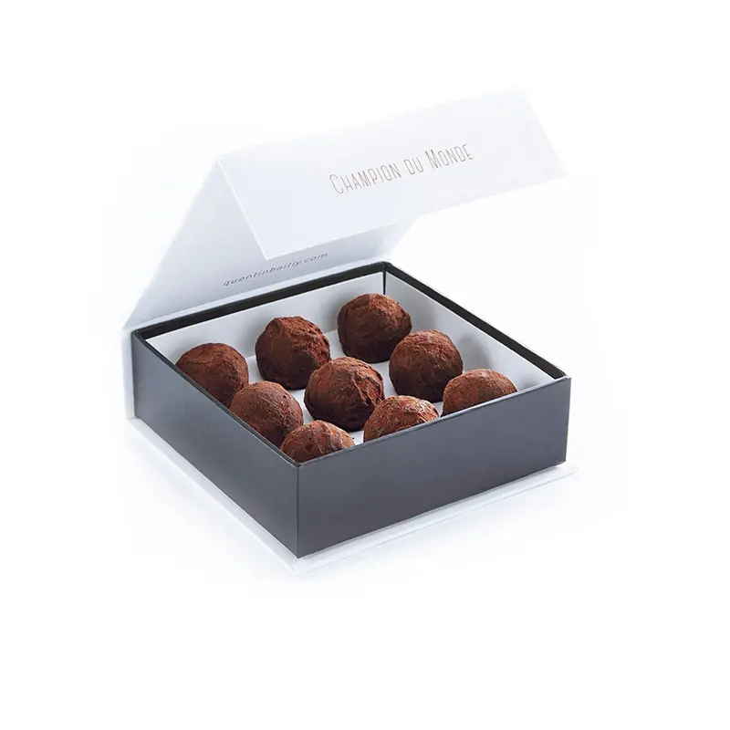 Coffret de 9 truffes mix chocolat noir vanille/caramel beurre salé/caramel exotique QB