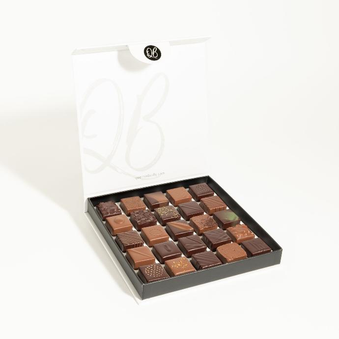Coffret X25 pralinés et ganaches noir et lait QB