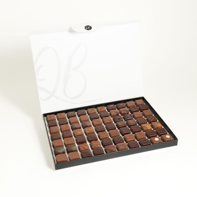 Coffret X70 pralinés et ganaches noir et lait QB