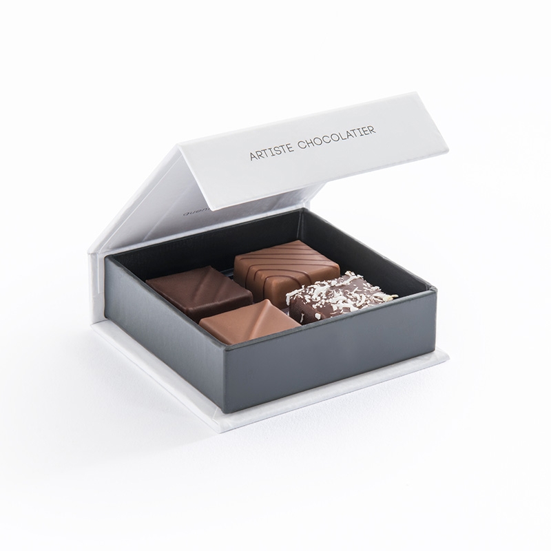 Coffret X4 pralinés noir et lait QB