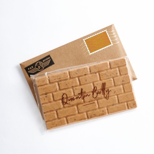 Tablette blanc caramélisé 30% de cacao minimum et cacahuètes caramélisées QB